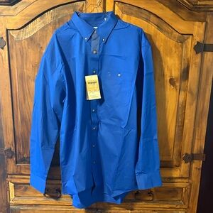 Wrangler Men's Vibrant Blue Button Down Shirt